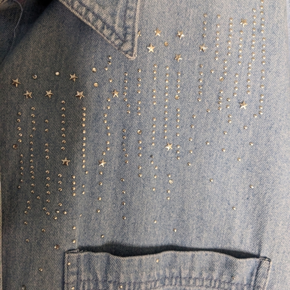 LAS OLAS denim look western/cowgirl button down shirt with rhinestones on front - Picture 14 of 14
